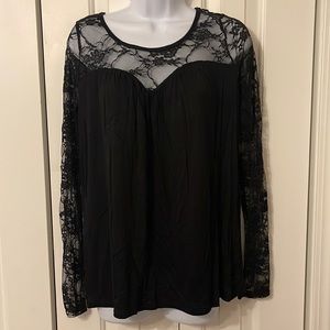 CHARLOTTE RUSSE Women’s lace top NWT